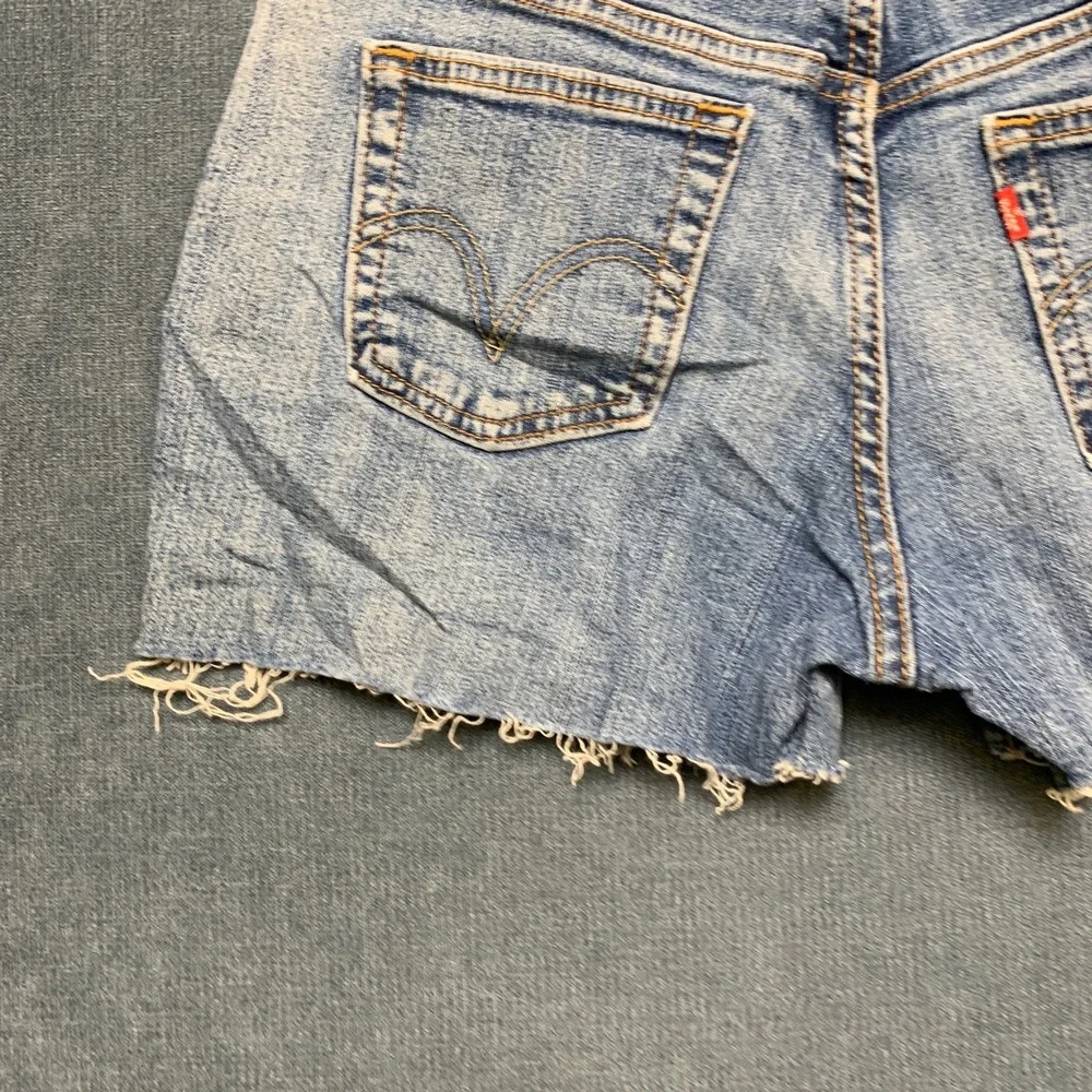 Levi's 550 Cut Off Shorts Womens 10M Blue Denim Relaxed Fit Frayed Hem Stretch